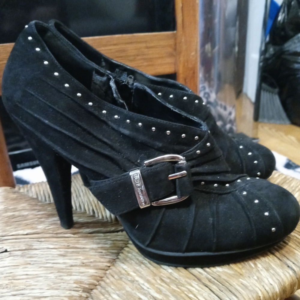 Black BCBG generation heels